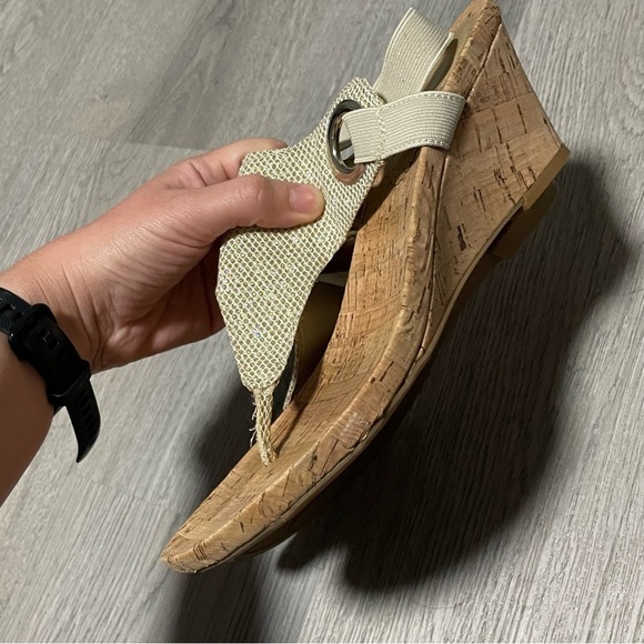 White Mountain Gold Glitter Wedges Size 8 - Picture 3 of 8